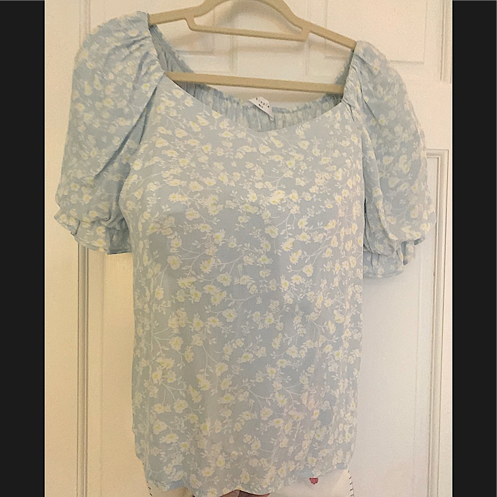 Soft feminine top Never worn